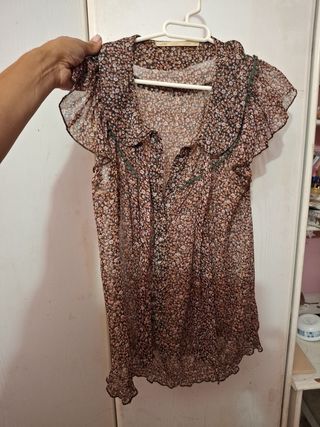 Blusa floral marrón