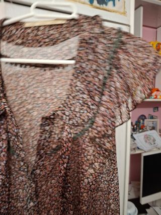 Blusa floral marrón