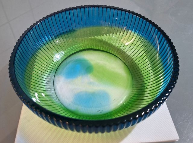 Ciotola in resina epossidica blu e verde