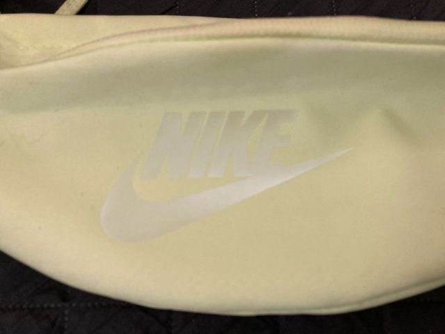 Riñonera Nike amarilla neón