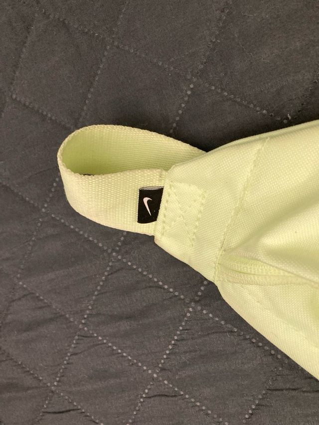 Riñonera Nike amarilla neón