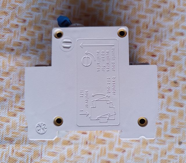 Magnetotérmico Hossoni DZ47-60 C20