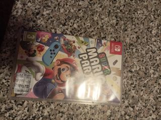Nintendo Switch gialla e nera + Super Mario Party