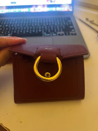 Cartera JW PEI Roja (tonalidad vino)