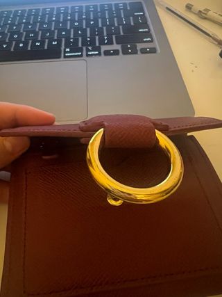 Cartera JW PEI Roja (tonalidad vino)