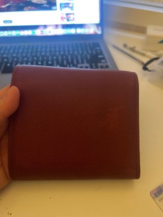 Cartera JW PEI Roja (tonalidad vino)