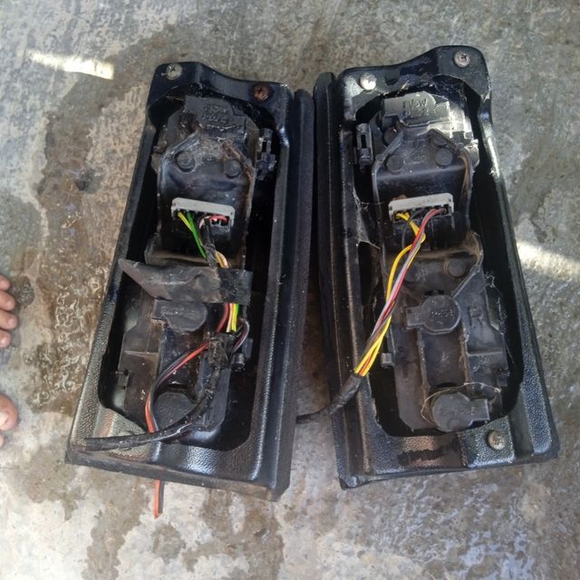 Pareja de Pilotos traseros izquierda y derecha Aix