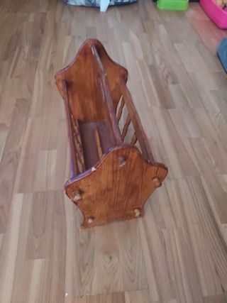 Revistero madera marrón