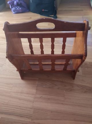 Revistero madera marrón