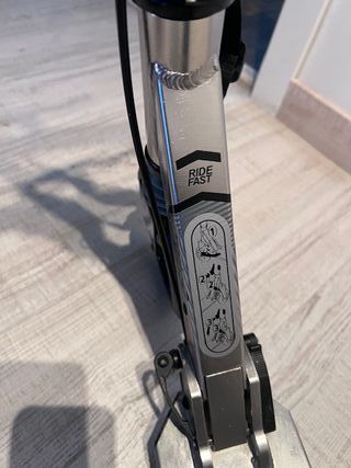 Patinete OXELO MID9 plegable con casco gris 