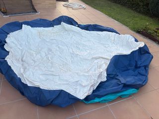 Piscina hinchable infantil azul y blanca