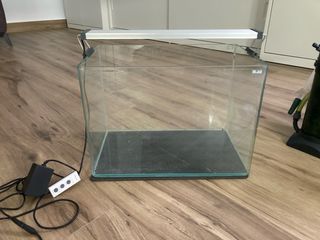 Acuario 30L + Pantalla Twinstar + Eheim Classic