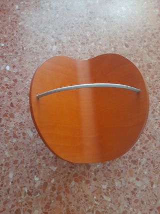 Revistero madera y aluminio