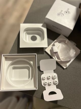 Caja y Funfitas AirPods Pro Apple