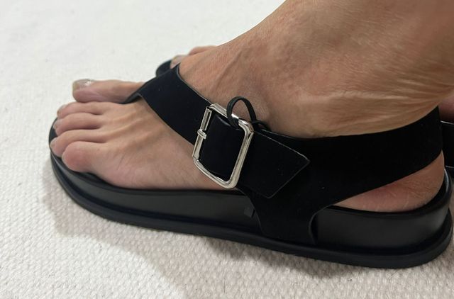 Sandalias planas negras piel