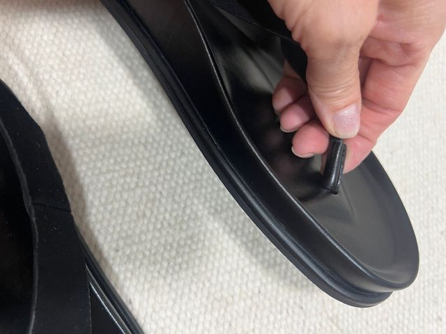 Sandalias planas negras piel