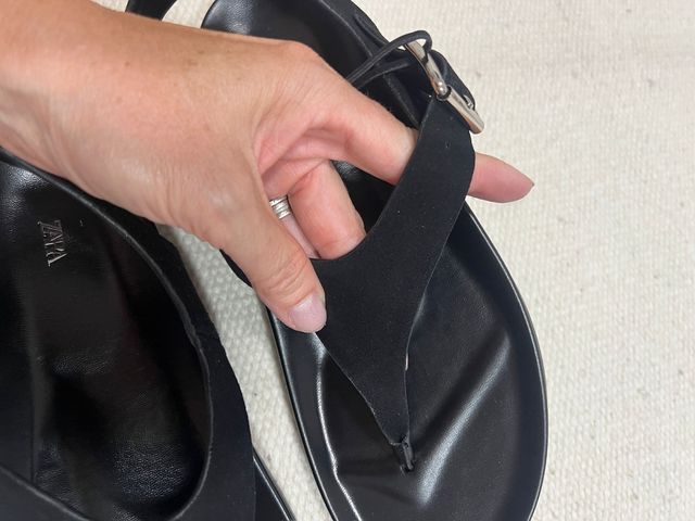 Sandalias planas negras piel