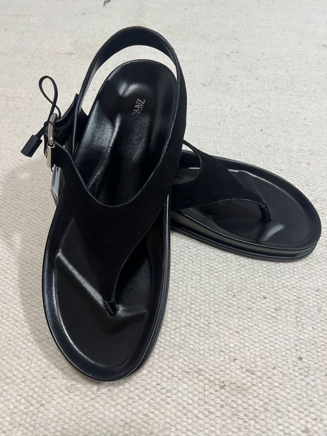 Sandalias planas negras piel