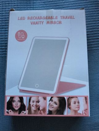 Espejo LED de viaje recargable con aumento.