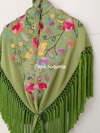 Mantoncillo mujer verde lima bordado 