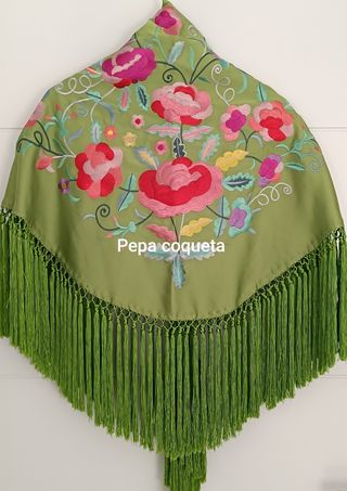 Mantoncillo mujer verde lima bordado 
