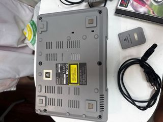 PlayStation 1 (PS1) con mando memory card y juego