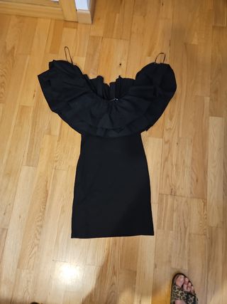 Vestido Zara negro corto con volantes