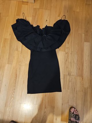 Vestido Zara negro corto con volantes