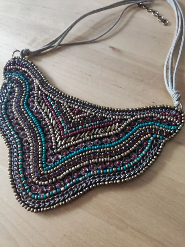 Collar dorado multicolor