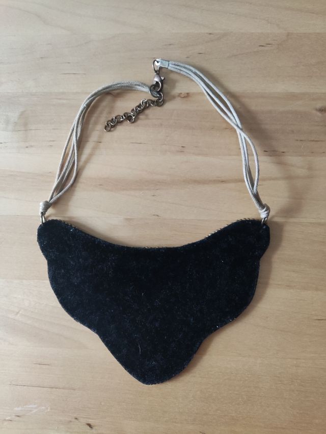 Collar dorado multicolor