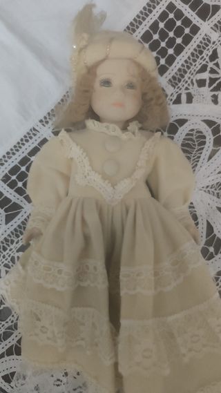 Muñeca porcelana antigua