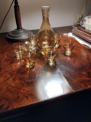 Set da liquore: bottiglia e 6 bicchieri