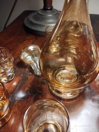 Set da liquore: bottiglia e 6 bicchieri