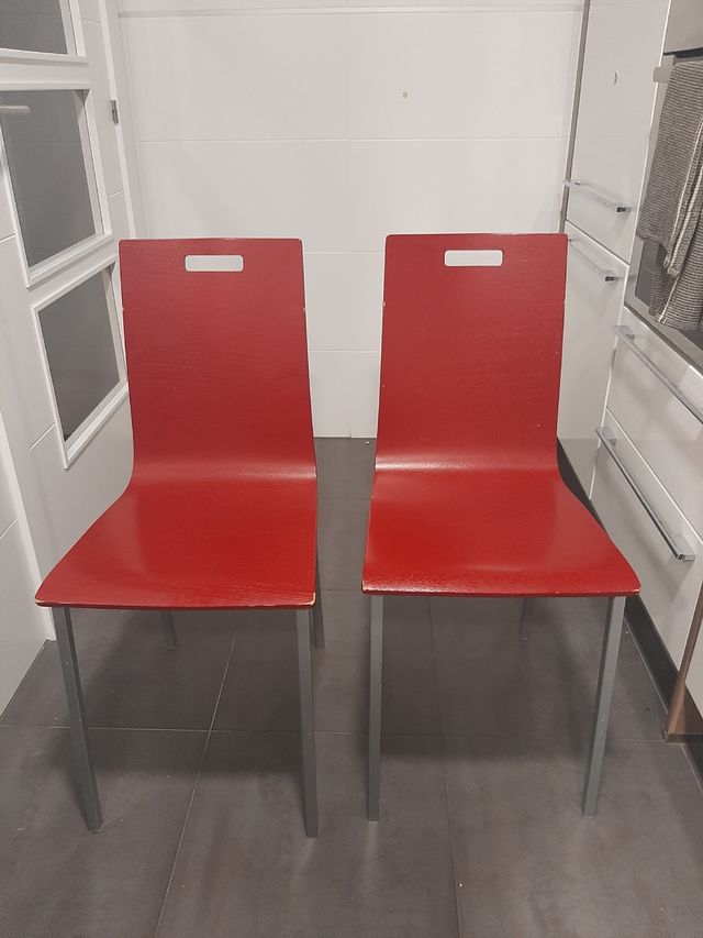 2 Sillas rojas - Cocina o comedor.