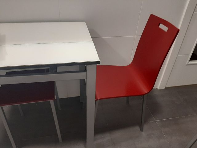 2 Sillas rojas - Cocina o comedor.