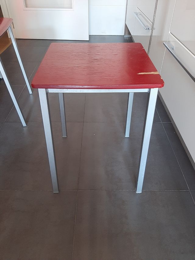 2 Sillas rojas - Cocina o comedor.