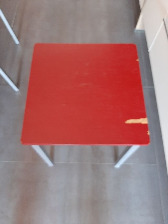 2 Sillas rojas - Cocina o comedor.