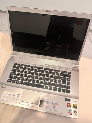 Portátil Sony Vaio - Gris Plata