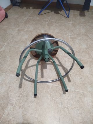 Antiguo taburete escolar