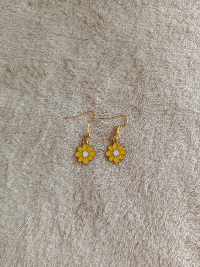 Pendientes flores amarillas dorados