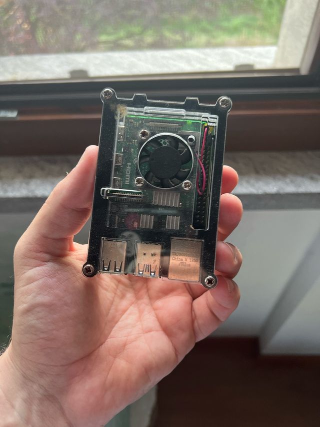 Raspberry Pi 4 con Case