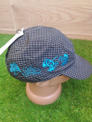 Gorra NIKE  off white negra y verde agua