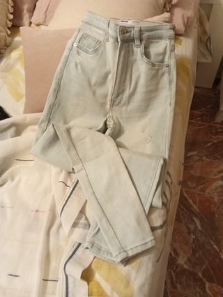 Pantalones vaqueros azules claros