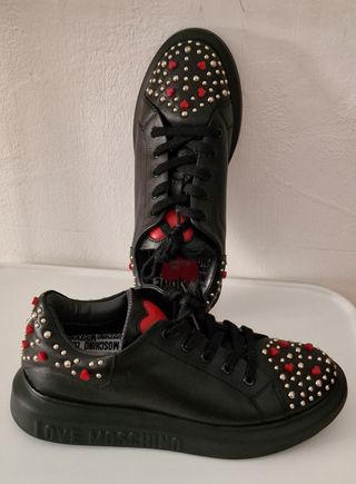 Zapatillas Love Moschino negras con tachuelas