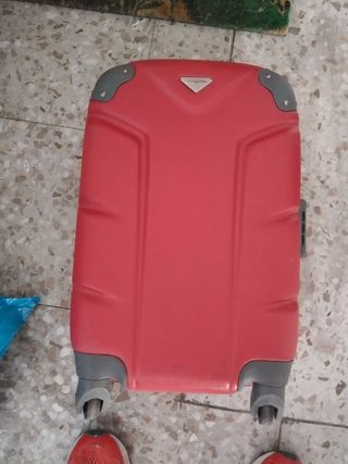 Maleta roja mediana