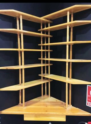 Estantería esquineras de madera