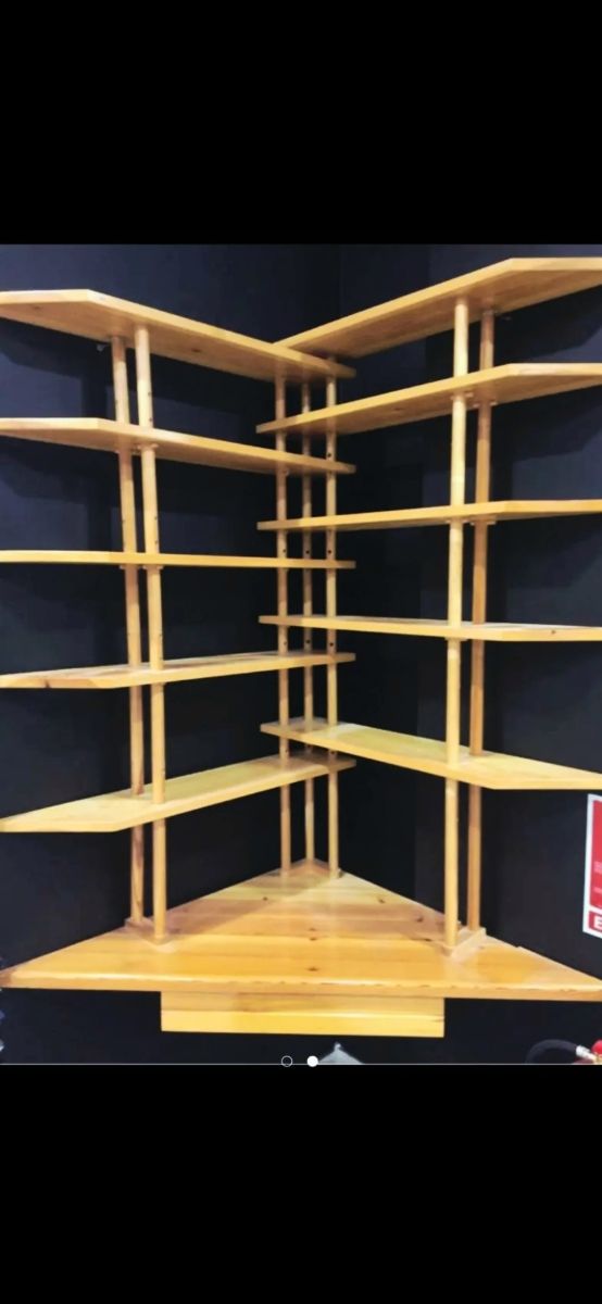 Estantería esquineras de madera