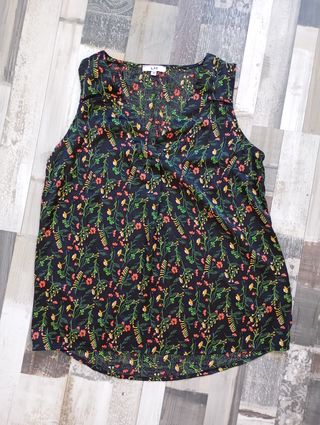 Blusa negra estampada flores