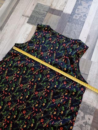 Blusa negra estampada flores
