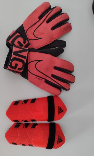 Guantes portero Nike+espinilleras Adidas